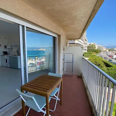 06at1 - Cosy Seaside In An Ideal Location